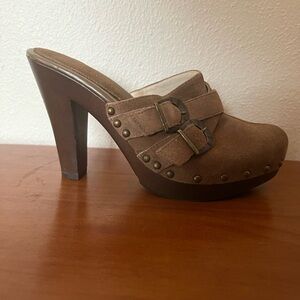 Dana Buchman Brown Clogs size 8